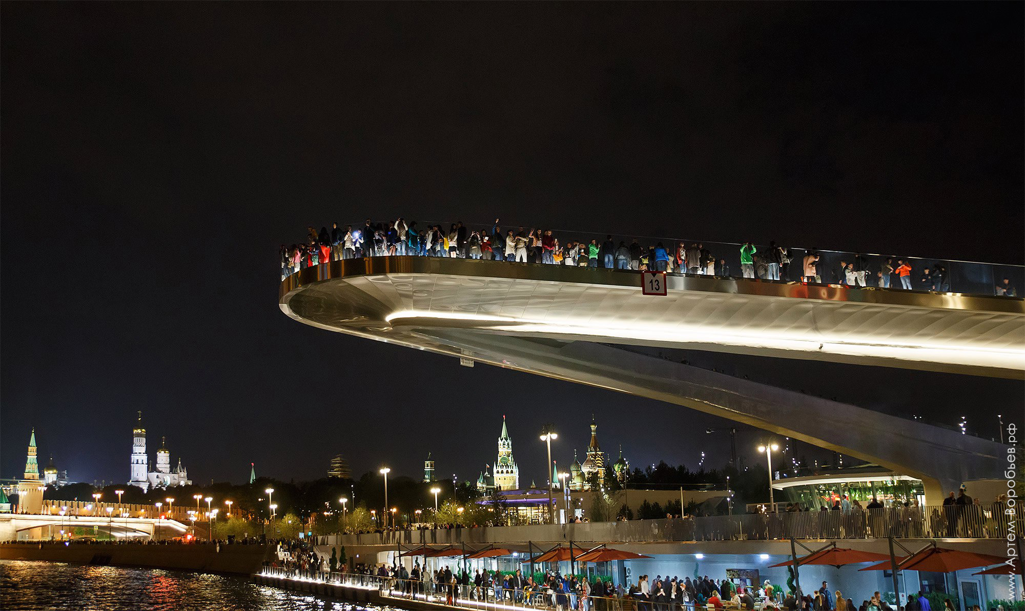 Новое в программе по вечерней Москве - гуляем с экскурсоводом по парку  «ЗАРЯДЬЕ» и «Парящему мосту»!